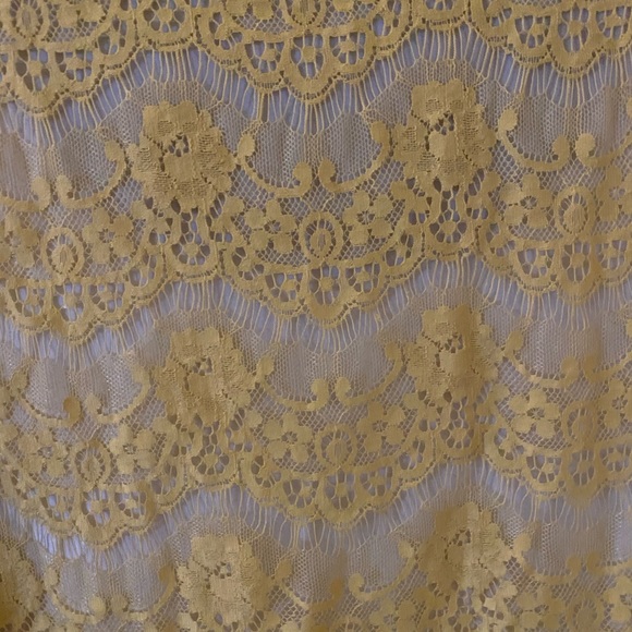 BANANA REPUBLIC yellow lace tank - Picture 4 of 4